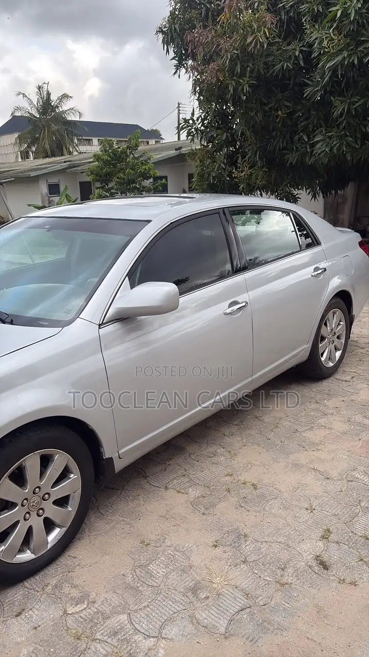 Toyota Avalon Limited 2010 Silver
