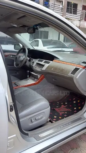 Toyota Avalon Limited 2010 Silver