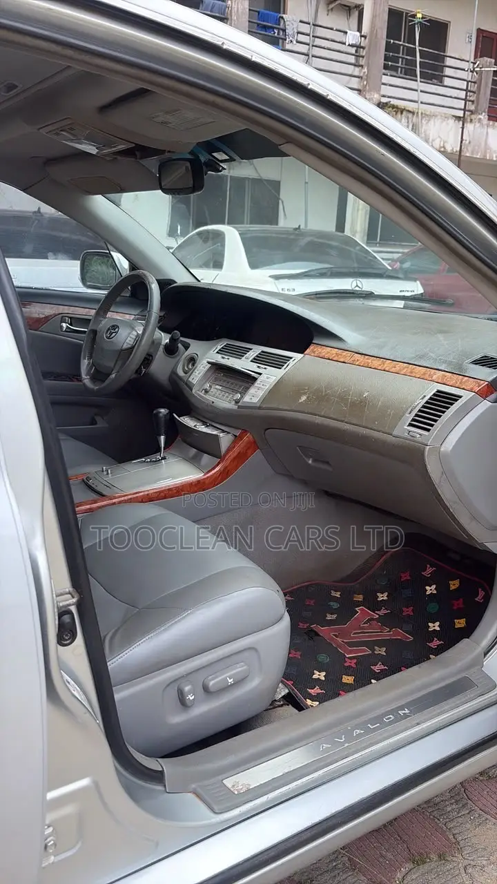 Toyota Avalon Limited 2010 Silver