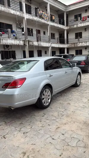 Toyota Avalon Limited 2010 Silver