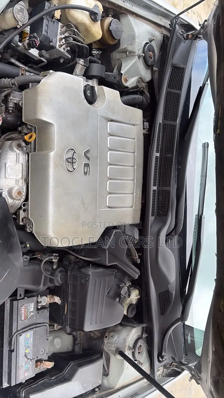 Toyota Avalon Limited 2010 Silver