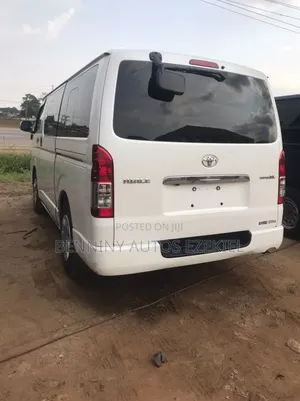 Toyota HiAce 2013 White