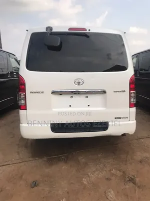 Toyota HiAce 2013 White