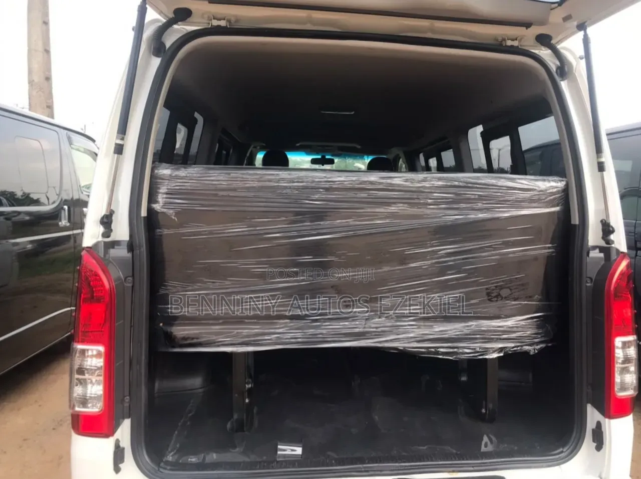 Toyota HiAce 2013 White