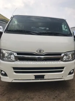 Toyota HiAce 2013 White