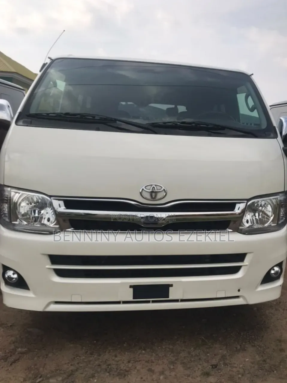 Toyota HiAce 2013 White