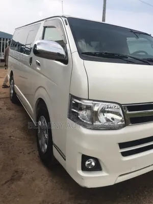Toyota HiAce 2013 White