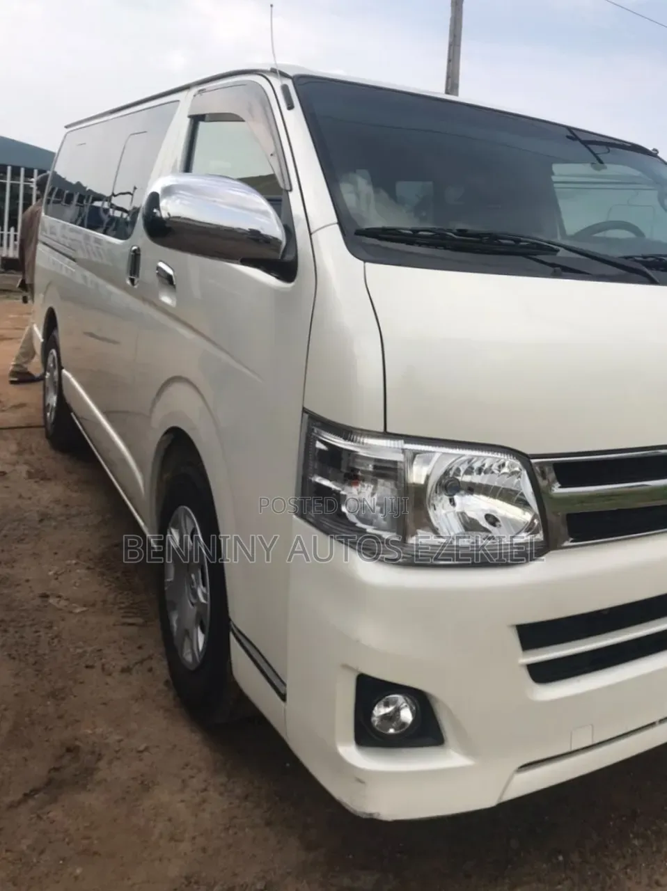 Toyota HiAce 2013 White