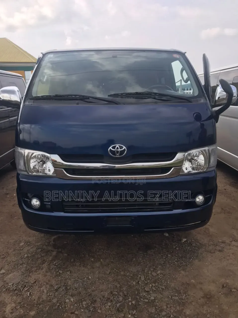 Toyota HiAce 2013 Blue
