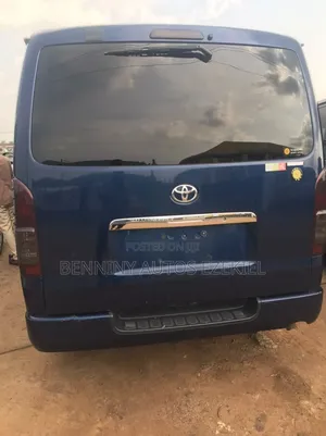 Toyota HiAce 2013 Blue