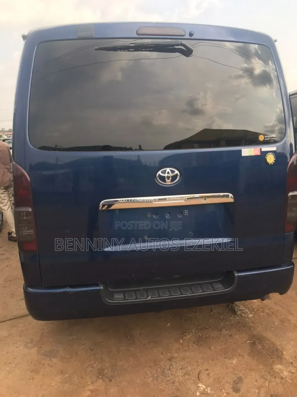 Toyota HiAce 2013 Blue