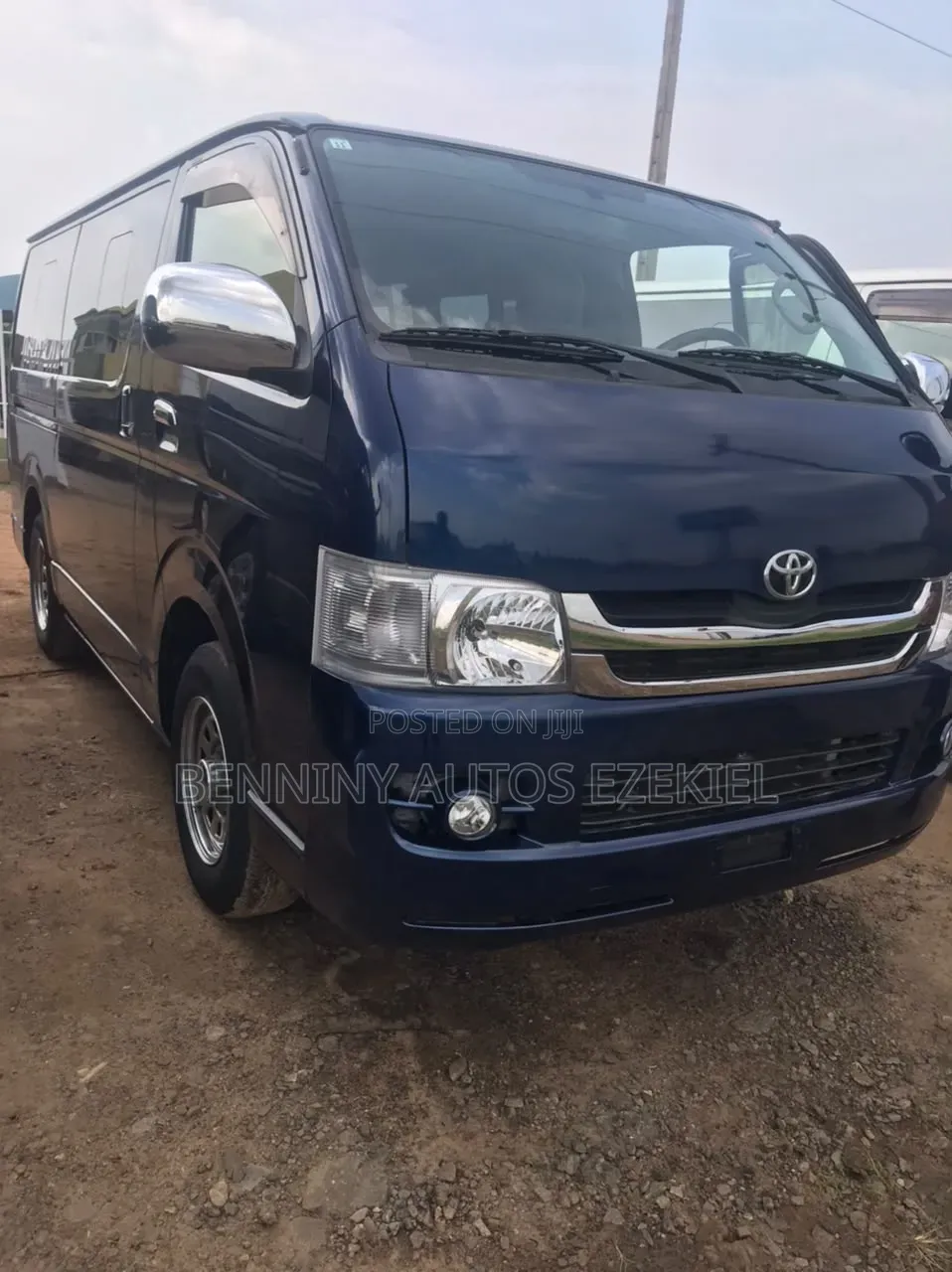 Toyota HiAce 2013 Blue