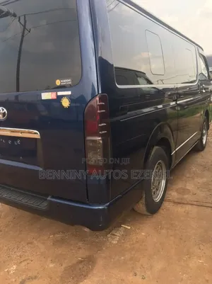 Toyota HiAce 2013 Blue