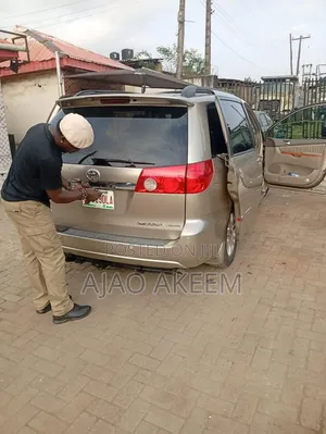 Toyota Sienna XLE 8 Passenger 2011 Gold