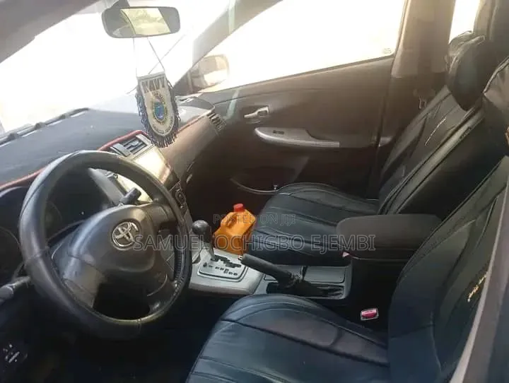 Toyota Corolla 2011 Gray