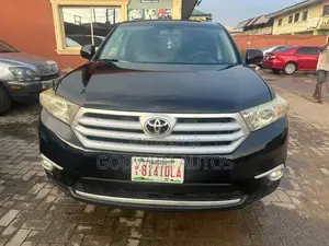 Toyota Highlander SE 3.5L 2WD 2013 Black