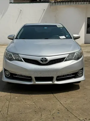 Toyota Camry SE V6 4dr Sedan (3.5L 6cyl 6A) 2013 Silver