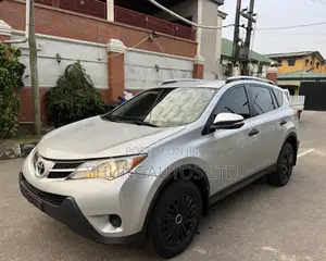 Toyota RAV4 LE 4dr SUV AWD (2.5L 4cyl 6A) 2014 Silver