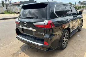 Lexus LX 2018 Black