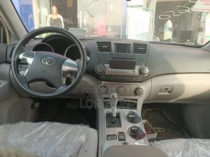 Toyota Highlander SE 2012 Black