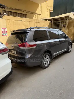 Toyota Sienna 2015 Gray