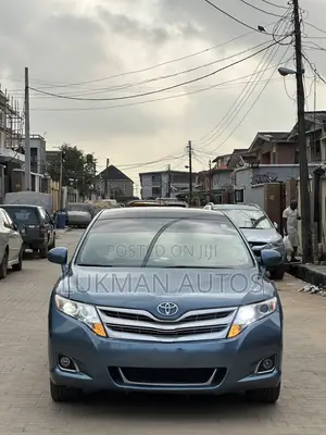 Toyota Venza XLE 2010 Blue