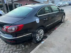 Volkswagen Passat 2011 Black