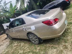 Toyota Avalon Limited Sedan FWD (3.5L 6cyl 6A) 2009 Gold