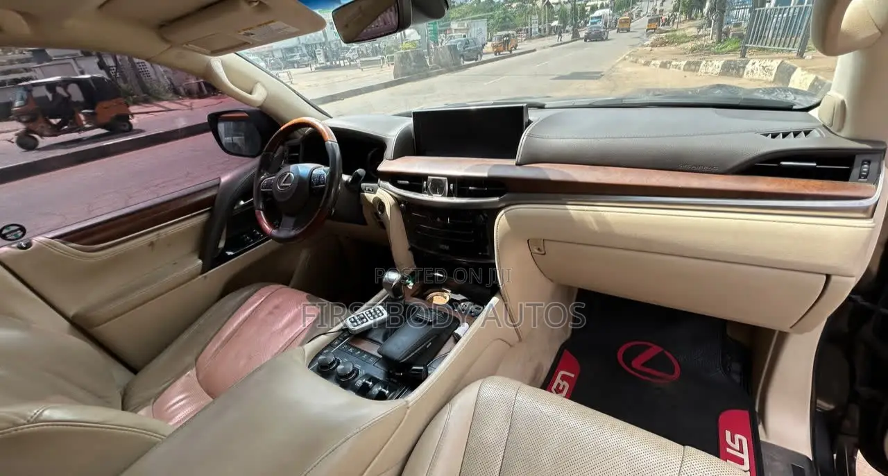 Lexus LX 2018 Black