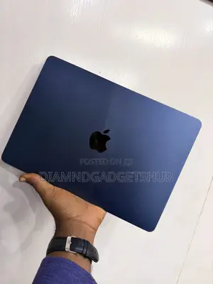 Laptop Apple MacBook Air 2022 M2 16GB Apple M2 SSD 256GB