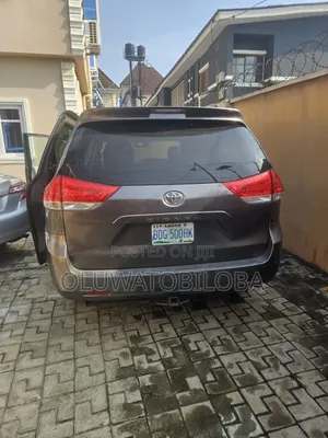 Toyota Sienna XLE 7 Passenger 2012 Gray