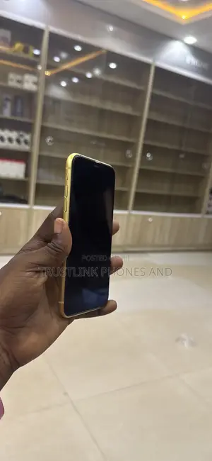 Apple iPhone 11 64 GB Gold