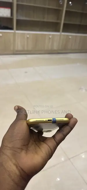 Apple iPhone 11 64 GB Gold
