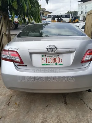 Toyota Camry Base 4dr Sedan (2.5L 4cyl 6M) 2010 Silver
