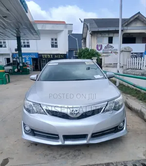 Toyota Camry SE 4dr Sedan (2.5L 4cyl 6A) 2012 Silver