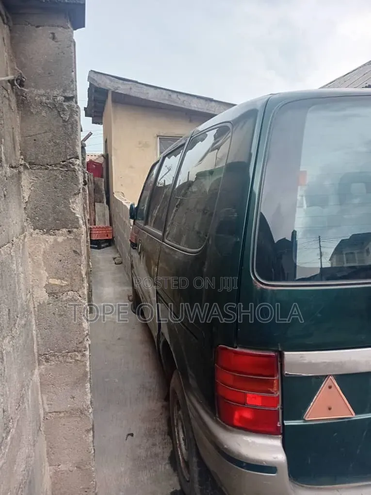 Nissan Vanette 2001 Green