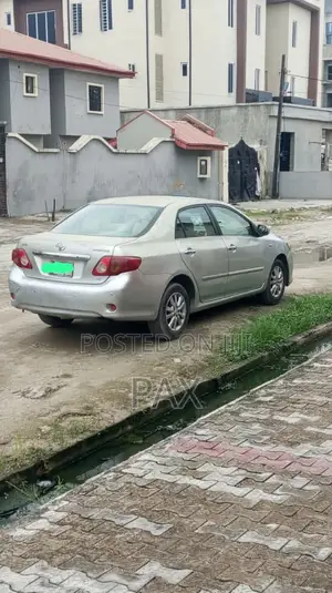 Toyota Corolla 2009 Gray