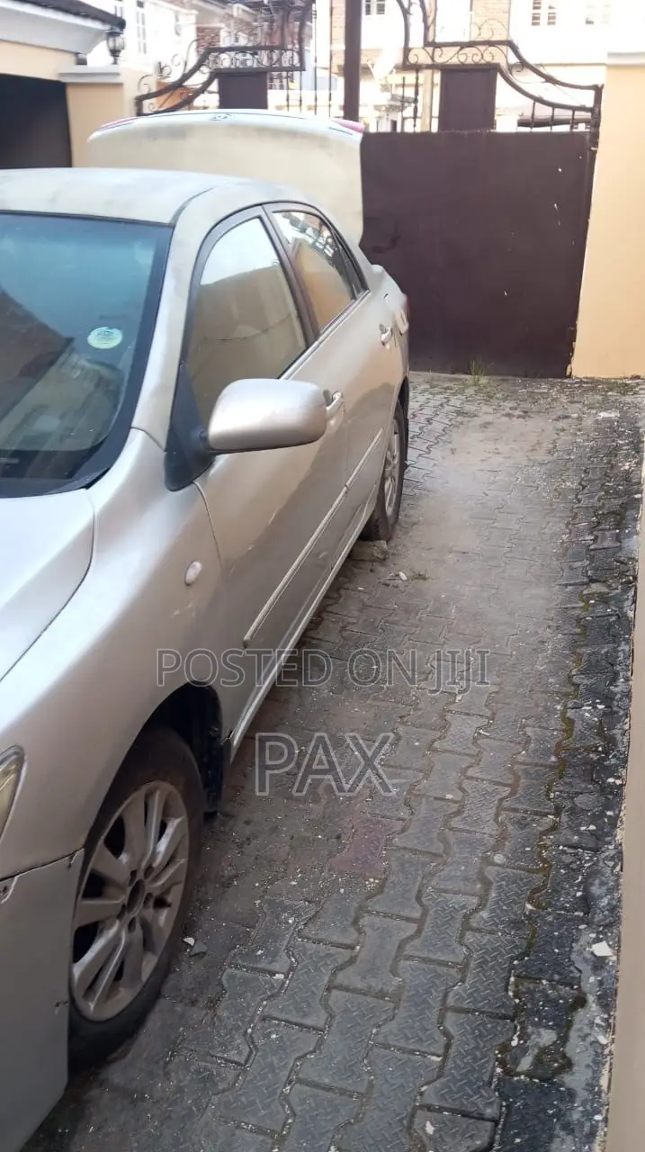 Toyota Corolla 2009 Gray