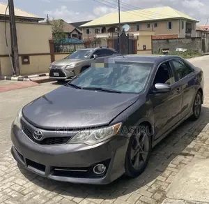 Toyota Camry SE 4dr Sedan (2.5L 4cyl 6A) 2014 Gray