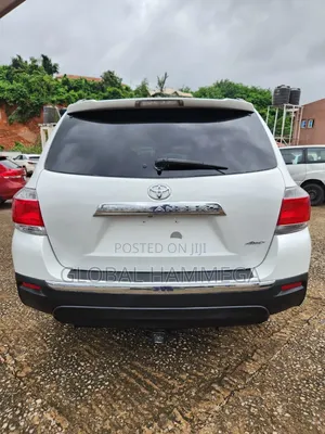 Toyota Highlander Limited 2012 White