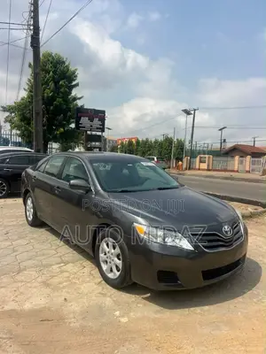 Toyota Camry LE 4dr Sedan (2.5L 4cyl 6A) 2011 Gray