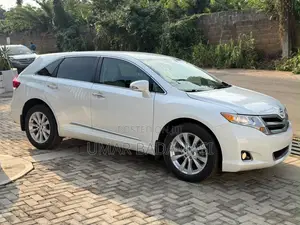 Toyota Venza XLE 4dr Wagon AWD (2.7L 4cyl 6A) 2014 White