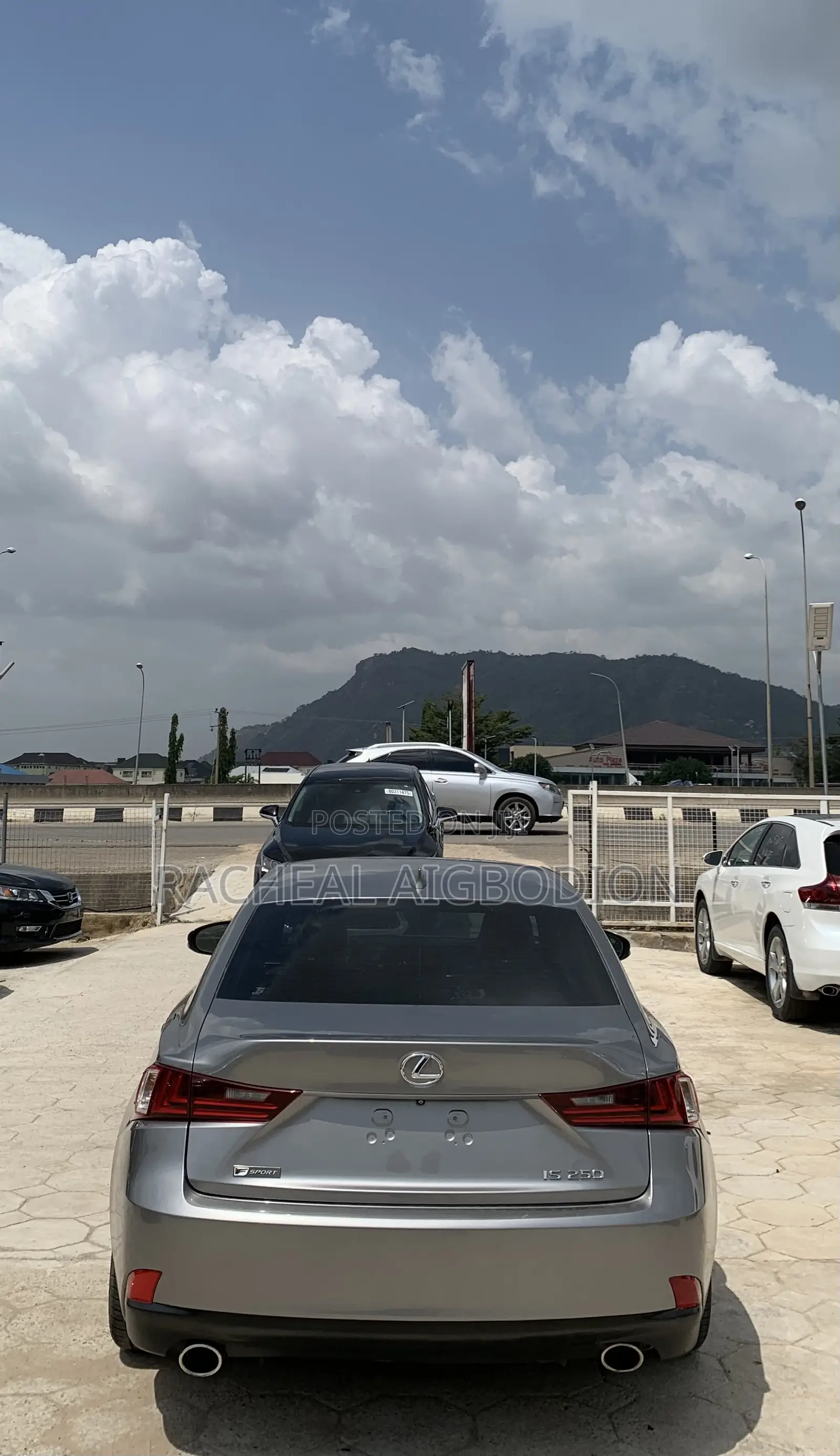 Lexus IS 2015 Gold