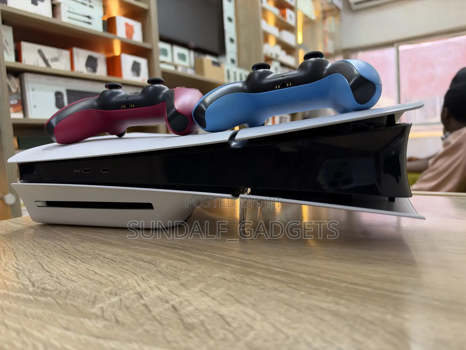 PS5 Slim + 2pads