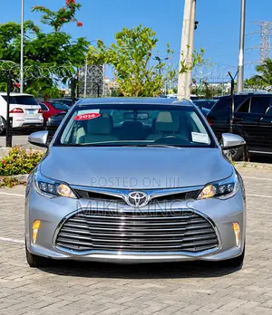 Toyota Avalon XLE Premium FWD Sedan (3.6L 6cyl 6A) 2016 Silver