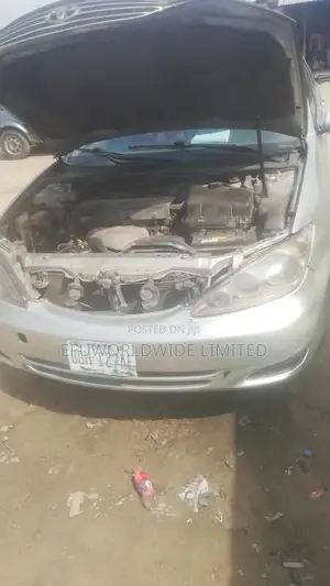 Toyota Camry LE 4dr Sedan (2.4L 4cyl 5A) 2005 Silver