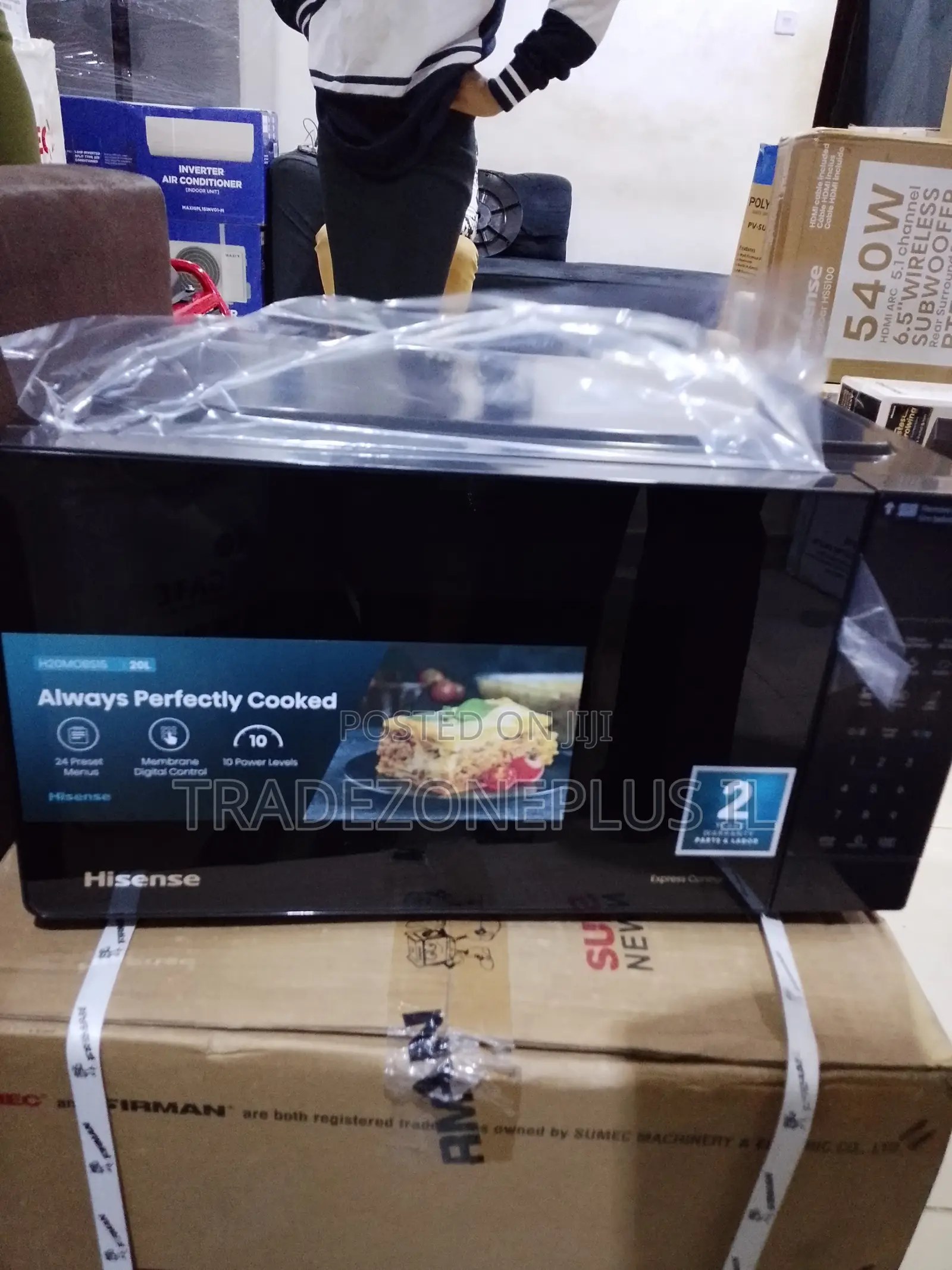 20L Hisense 700W Microwave With Digital Display