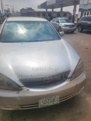 Toyota Camry LE 4dr Sedan (2.4L 4cyl 5M) 2004 Silver