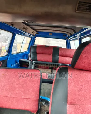 Mitsubishi L300 2005 Blue