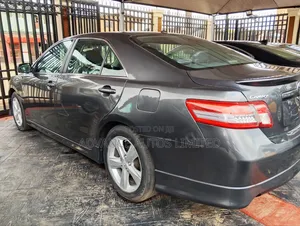 Toyota Camry SE 4dr Sedan (2.5L 4cyl 6A) 2011 Gray